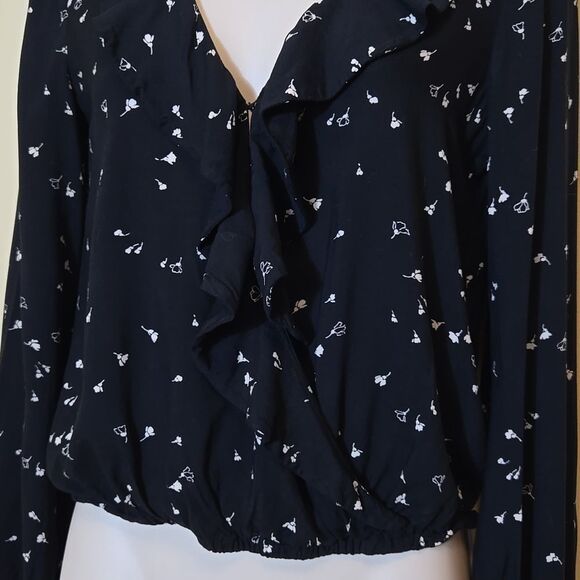 PAIGE Abelie Surplice Wrap Top XS Long Sleeve Black White Floral Rayon Ruffled - Picture 11 of 16